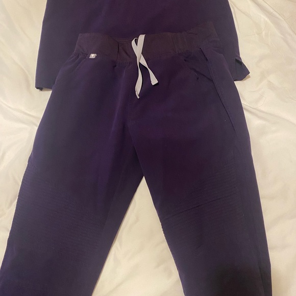 Figs scrubs set - Picture 1 of 1